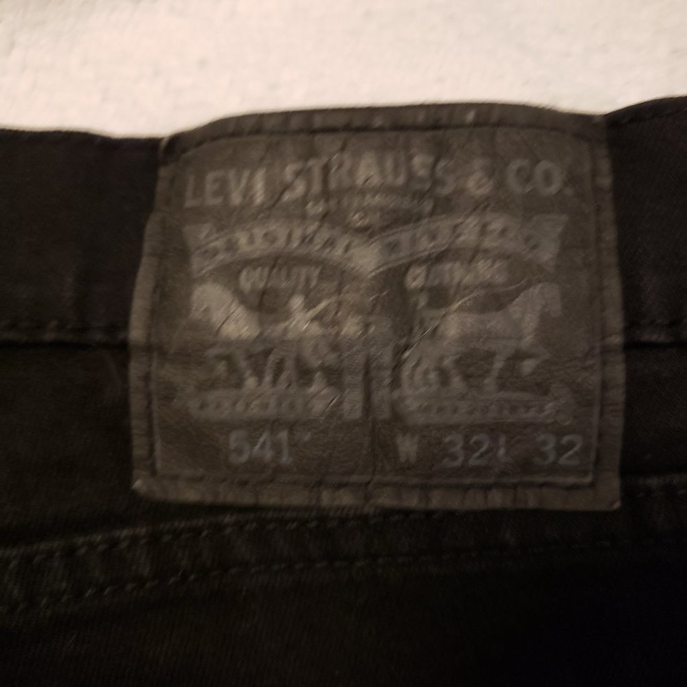Men's Levi's 541 black 32x32 athletic fit excellent used condition
